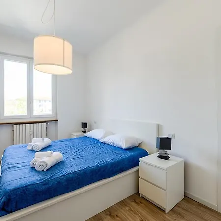 Spacious And Bright In Porta Vittoria Apartament