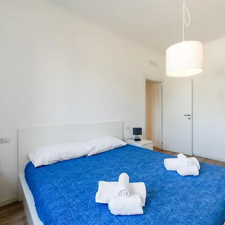 Spacious And Bright In Porta Vittoria Apartament Mediolan