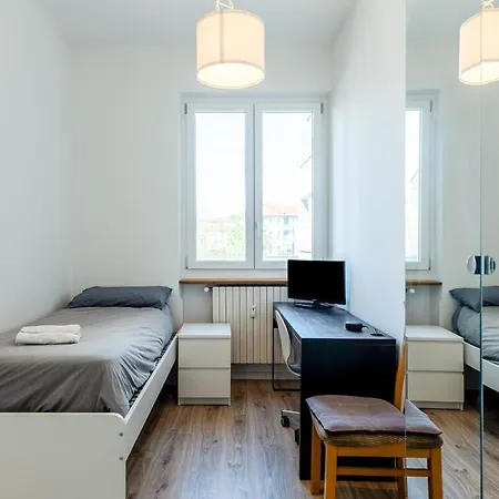 Spacious And Bright In Porta Vittoria Apartament